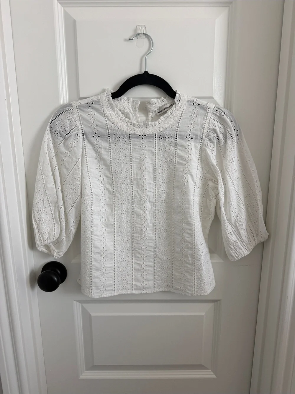 Abercrombie & Fitch White Eyelet Puff-Sleeve Top